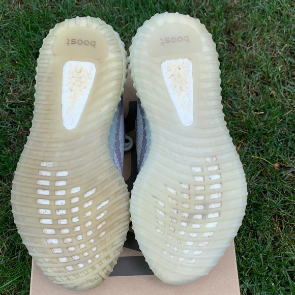Yeezy Boost 350 V2 ‘Blue Tint’ - Picture 3 of 4